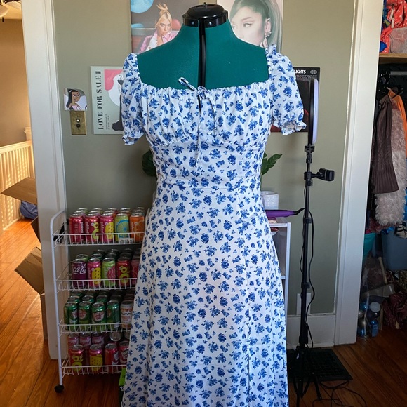 Floral Sweetheart Puff Sleeve A Line Midi Dress Blue and White Floral - Picture 3 of 5